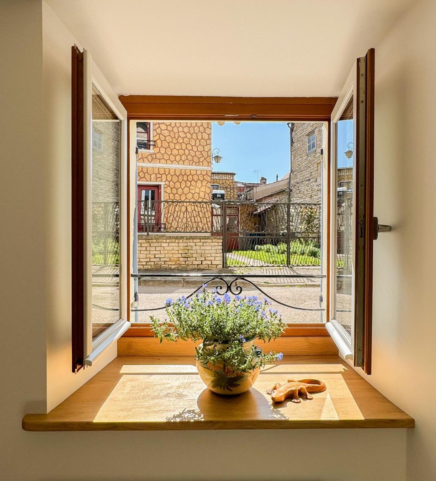 La Petite Maison Noyers-sur-Serein Extérieur photo
